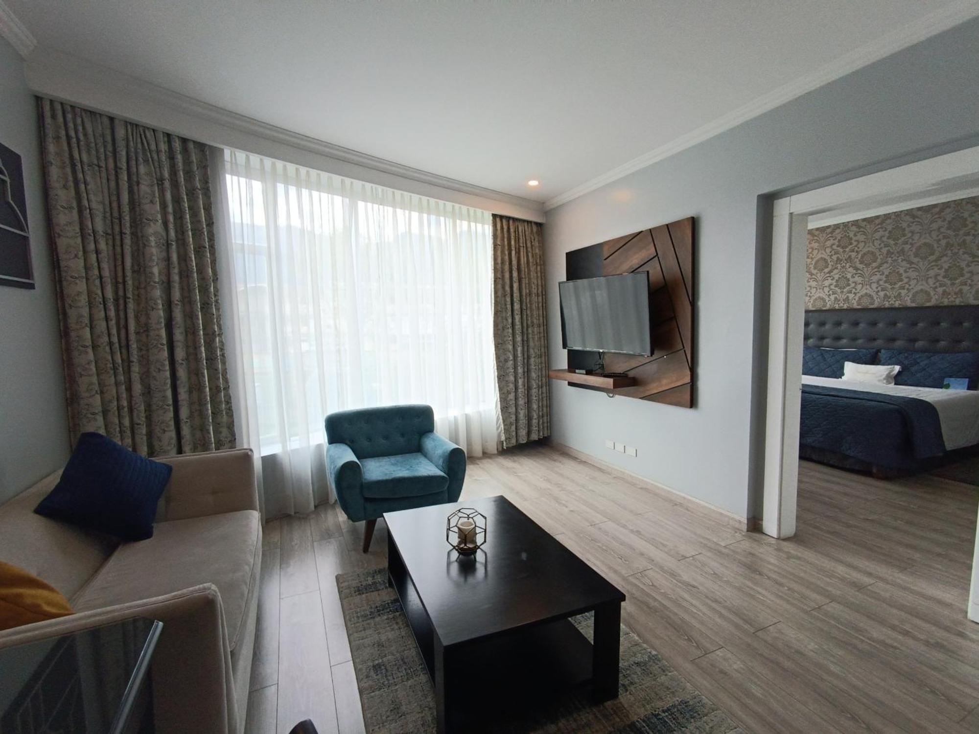 Aparta Hotel Torres De Suites กีโต ภายนอก รูปภาพ
